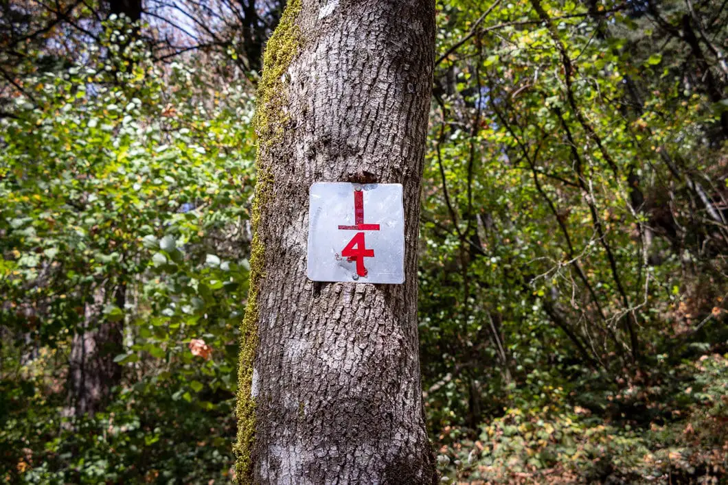 1/4 trail marker