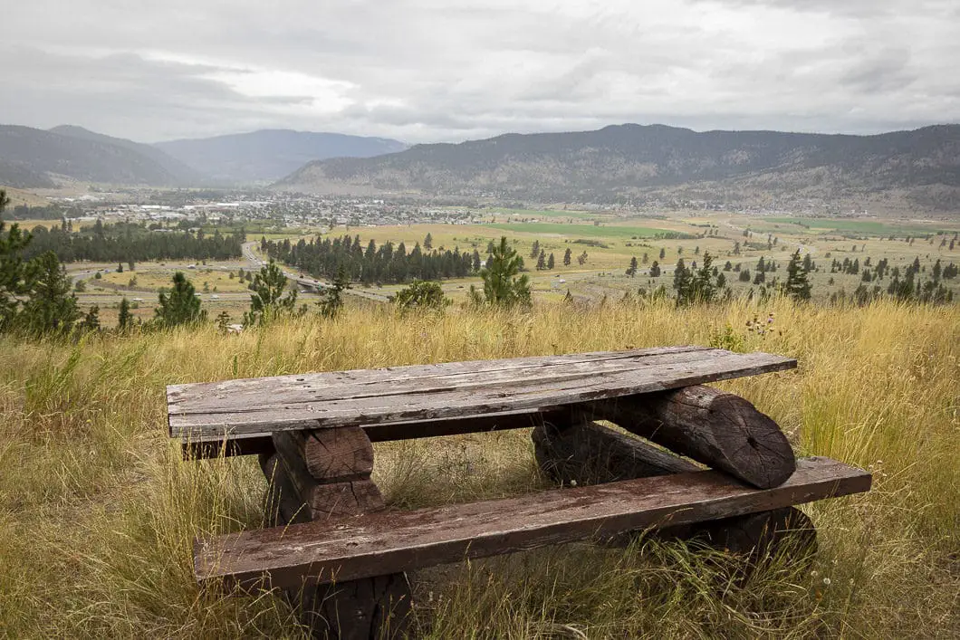 a picnic bench